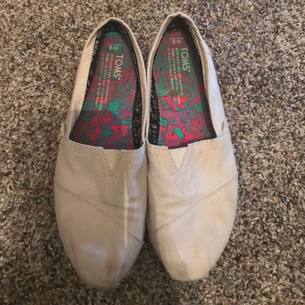 Toms Cream Size 6 Shoes